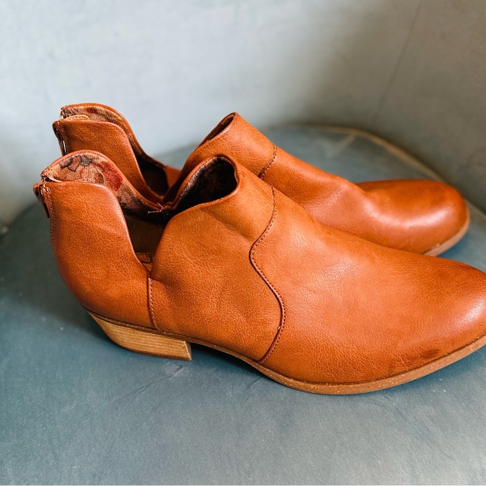 BOC Women’s Tan Leather Ankle Boots